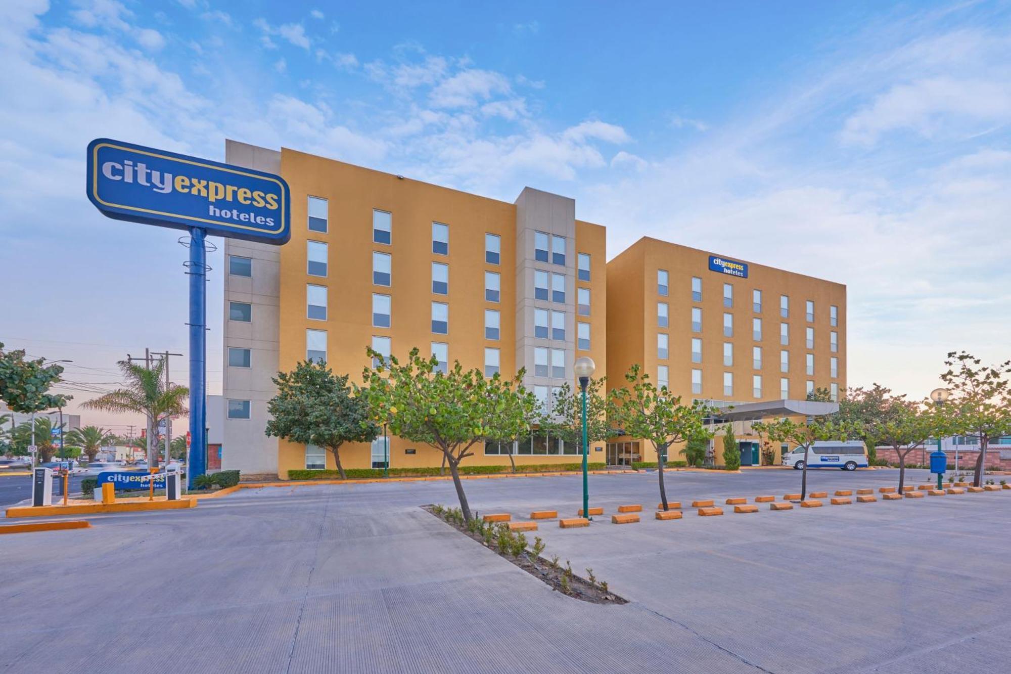 City Express By Marriott Irapuato Norte Hotel Exterior photo